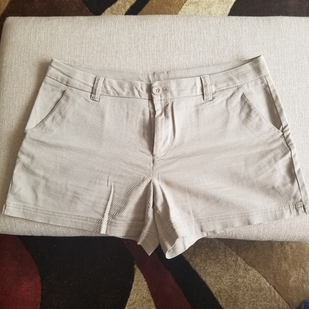 Women's Shorts-Academy